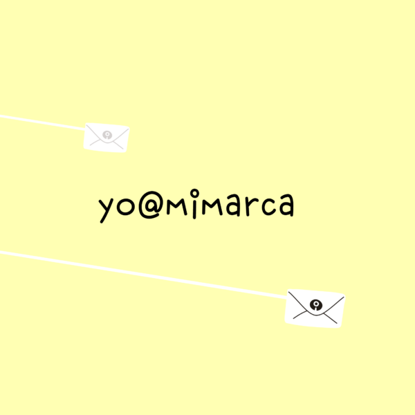 2 correos electrónicos volando hacia su destino y una texto que dice yo@mimarca.com